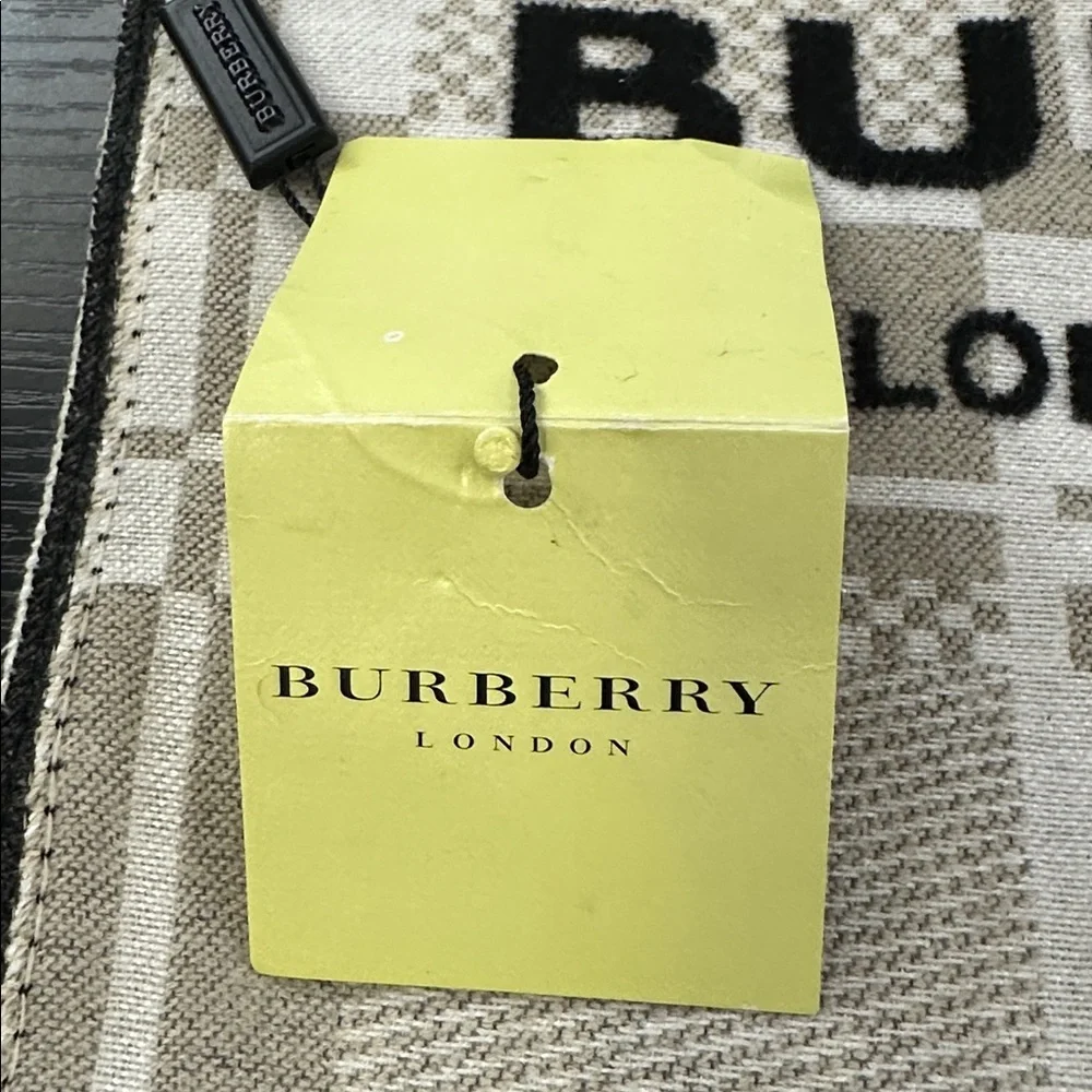“Authentic” Burberry Beige and Black Scarf - Picture 2 of 8